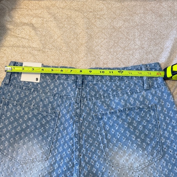 Chic High Rise Blue Patterned Jeans - Picture 6 of 7